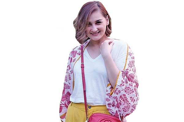 Presenter Mona Ratuliu