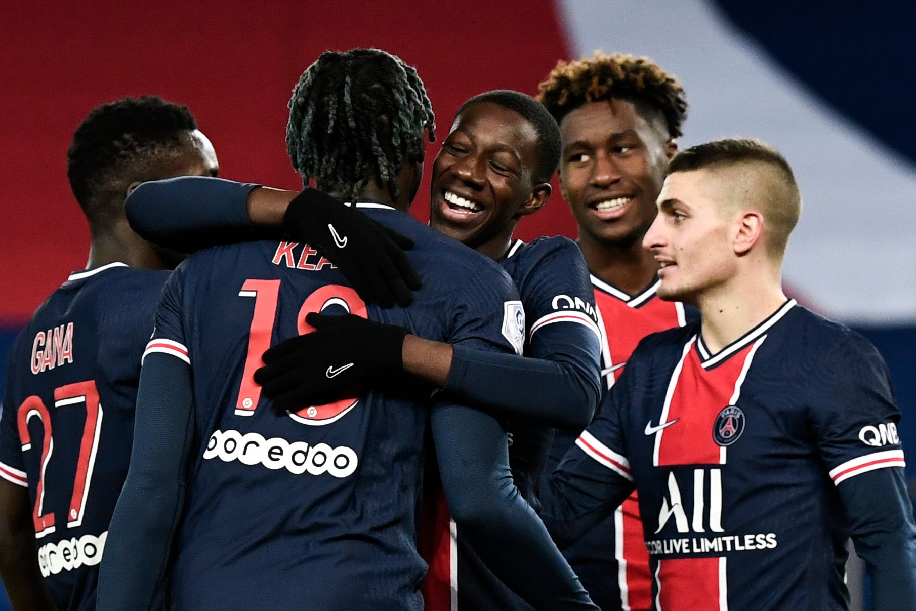 Para pemain Paris Saint-Germain melakukan selebrasi usai mencetak gol ke gawang lawan.