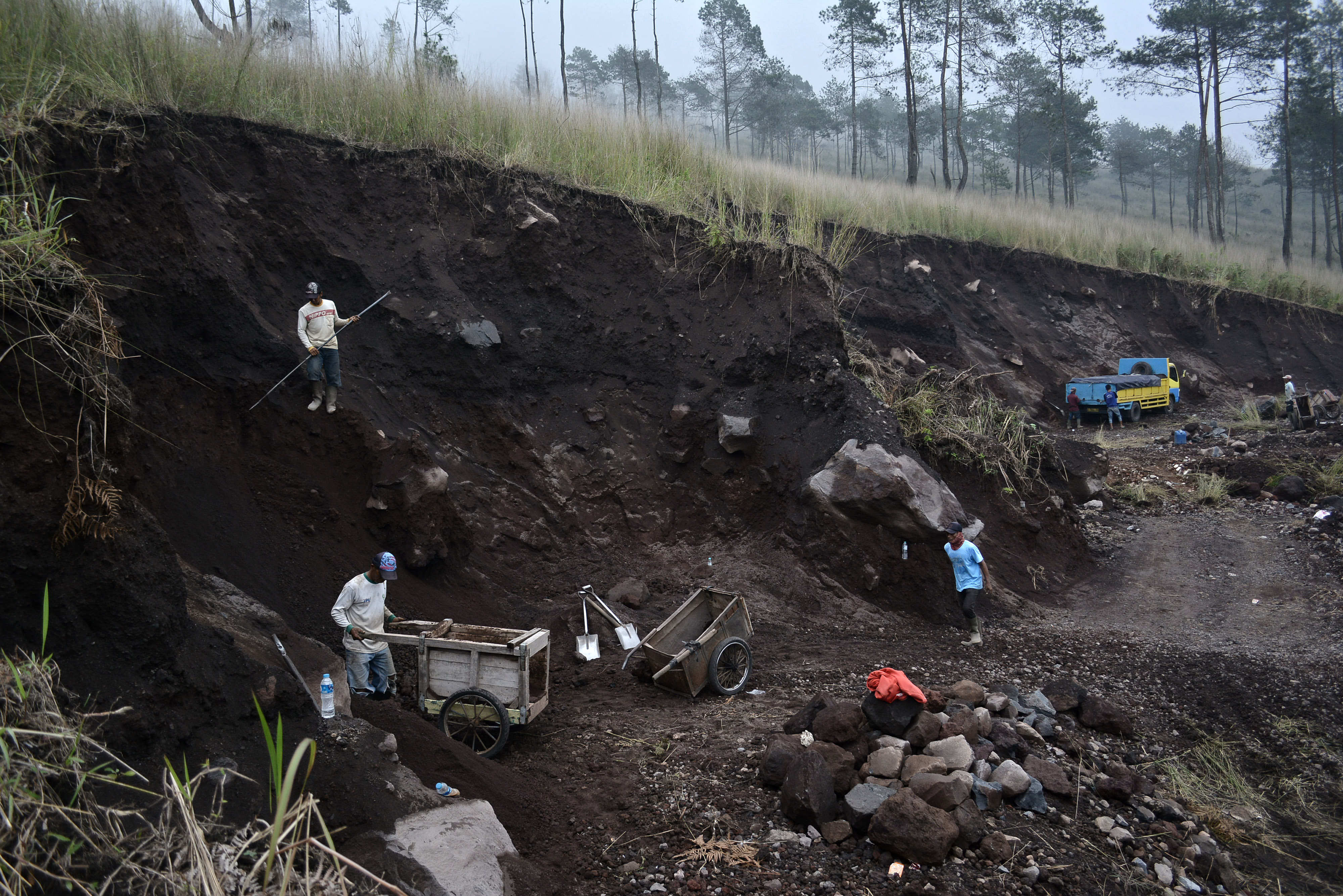 Ilustrasi kegiatan tambang pasir ilegal ditemukan di sejumlah daerah. 