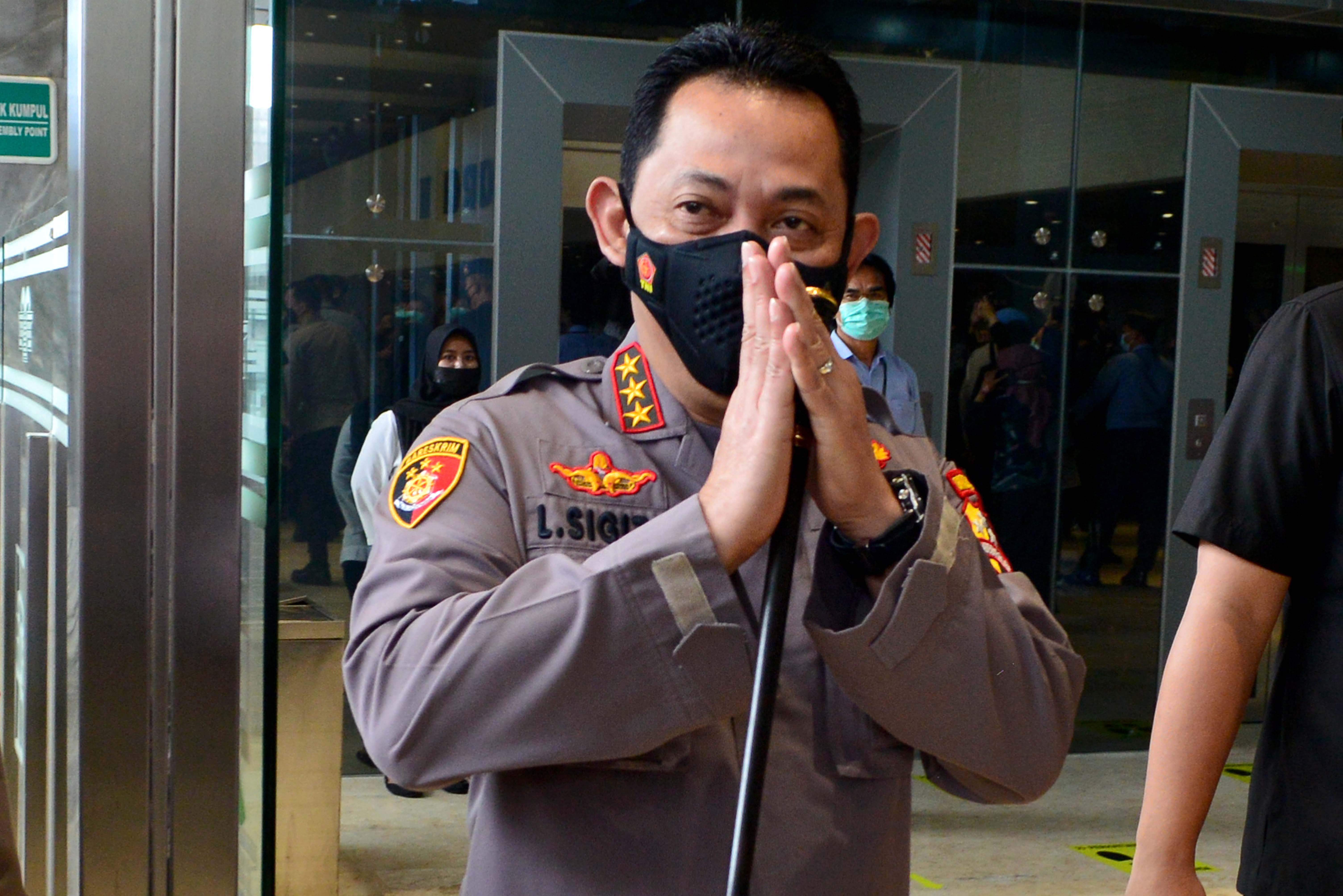 Calon Kapolri Komjen Pol Listyo Sigit Prabowo tiba di pintu masuk Gedung Nusantara II DPR, Kompleks Parlemen Senayan, Jakarta, Rabu (20/1).