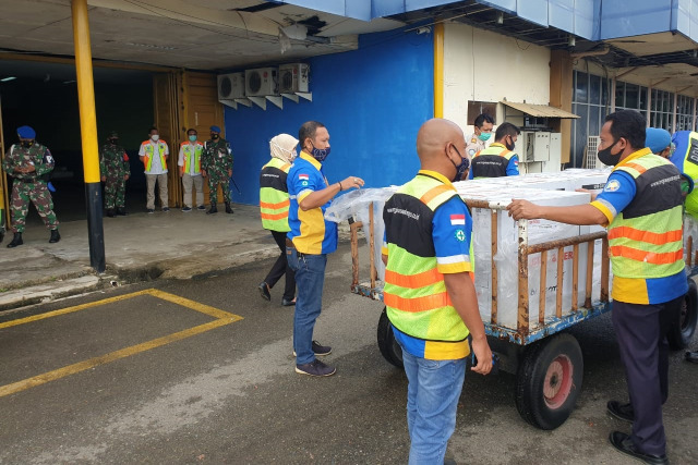 Vaksin COVID-19 buatan Sinovac tiba di Aceh, Selasa (5/1). 