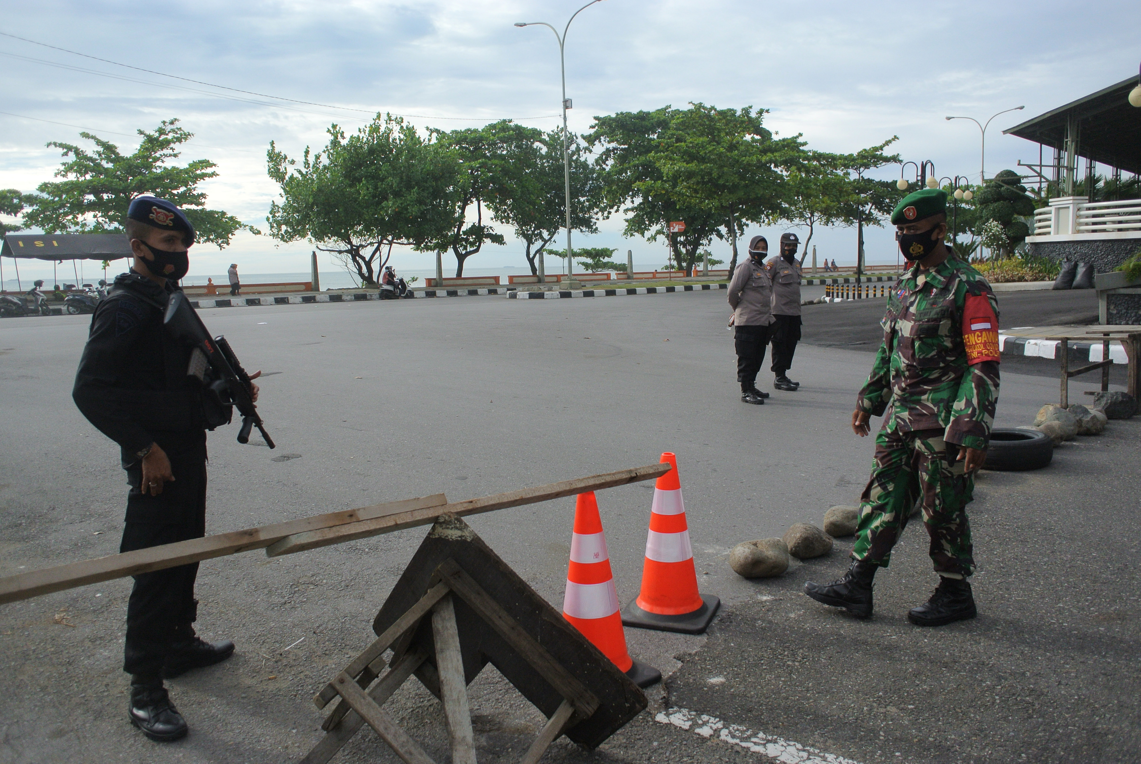 Pantai Padang dijaga ketat