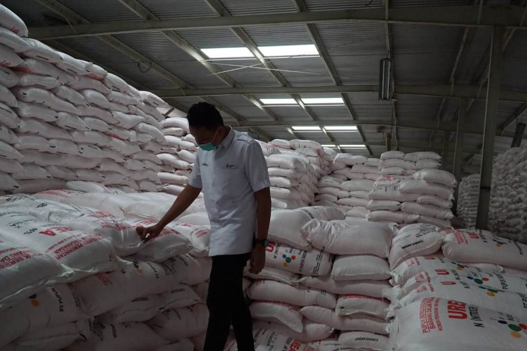 Direktur Pemasaran PT Pupuk Indonesia Gusrizal saat meninjau ke Jawa Tengah