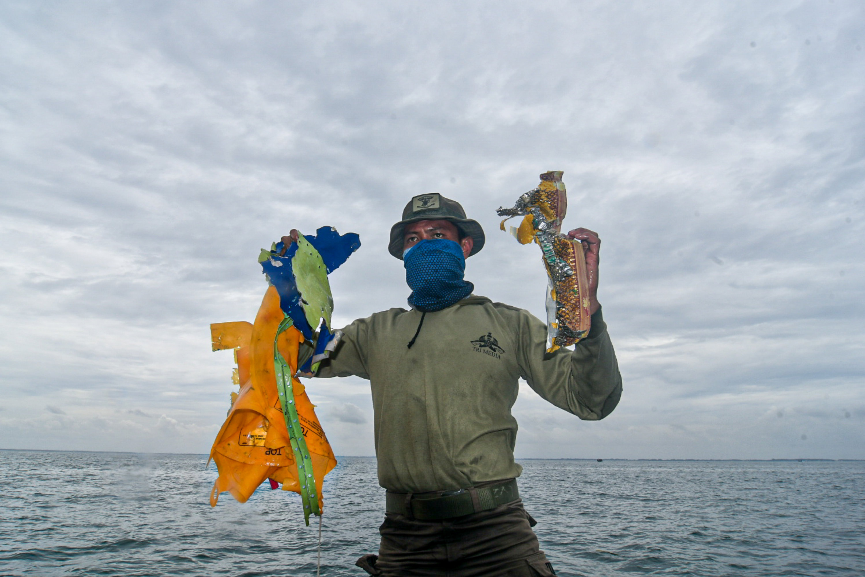  Pasukan Elite TNI AL menemukan sejumlah temuan baru dari pencarian Pesawat Sriwijaya Air di Perairan Kepulauan Seribu, Jakarta,Minggu (10/1