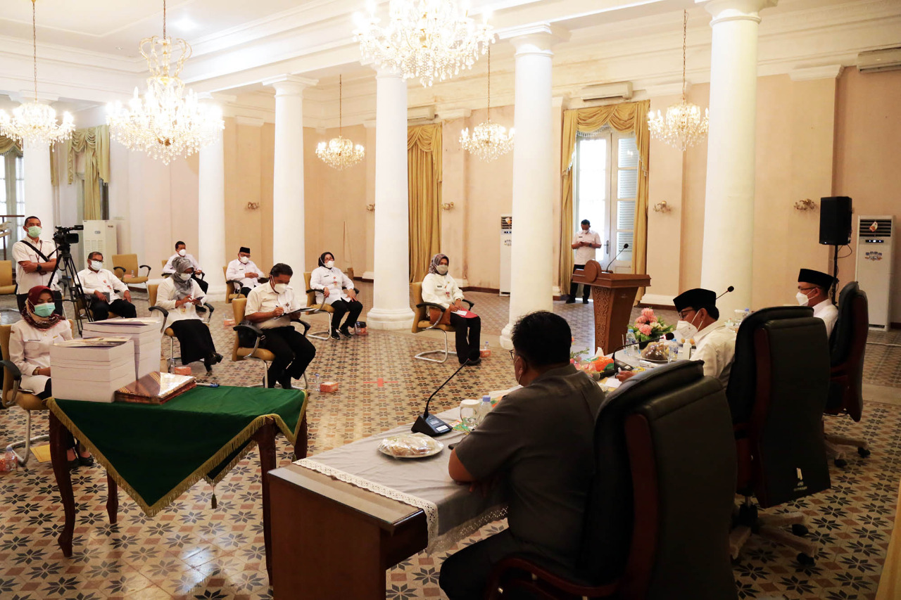 Gubernur Banten serahkan DPA 2021 kepada OPD Pemprov Banten, Rabu (12/1)