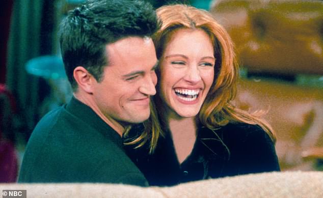 Adegan episode Friends: The One After The Super Bowl dengan Julia Roberts sebagai bintang tamu.