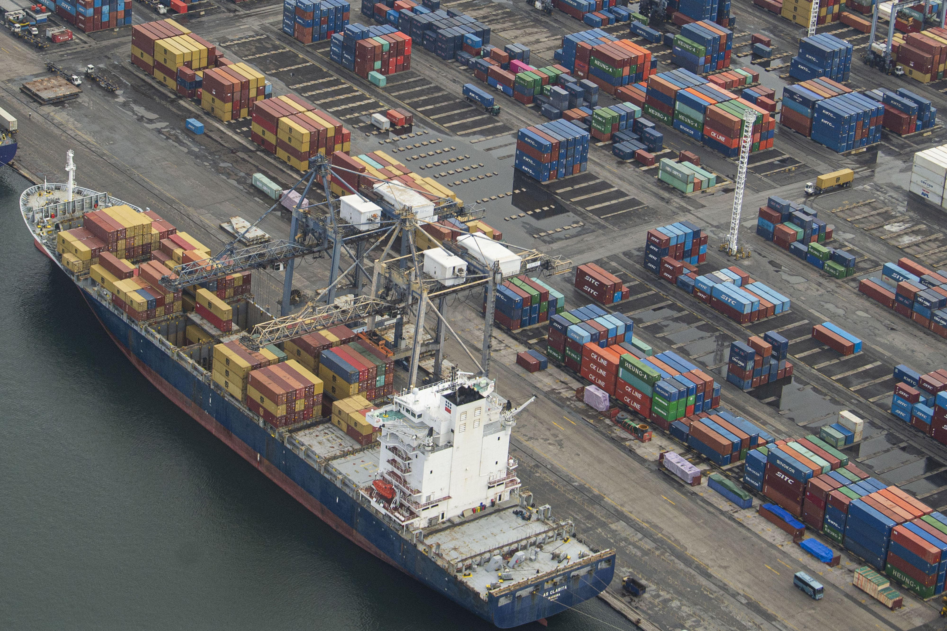 Kontainer di Pelabuhan tganjung Priok, Jakarta
