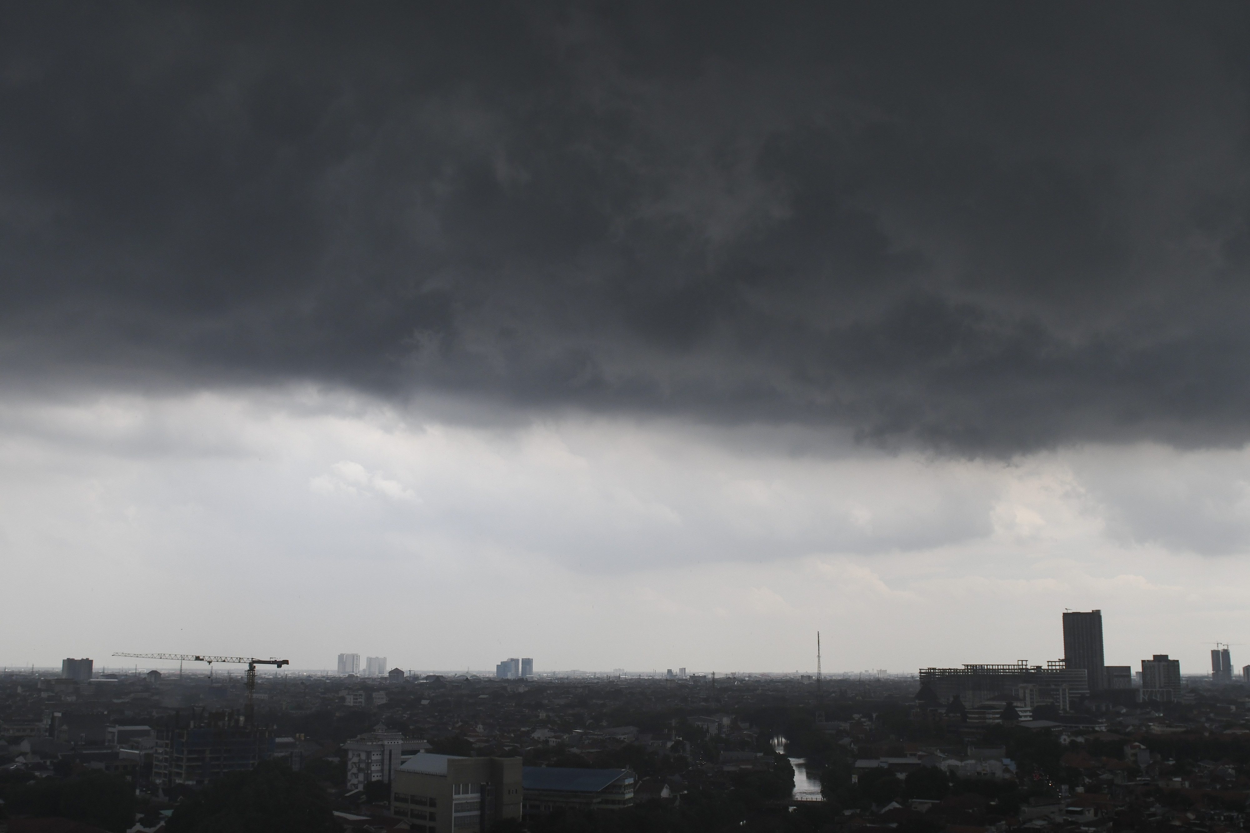 Dentuman di Surabaya Bukan Petir atau Gempa, Ini Kata BMKG