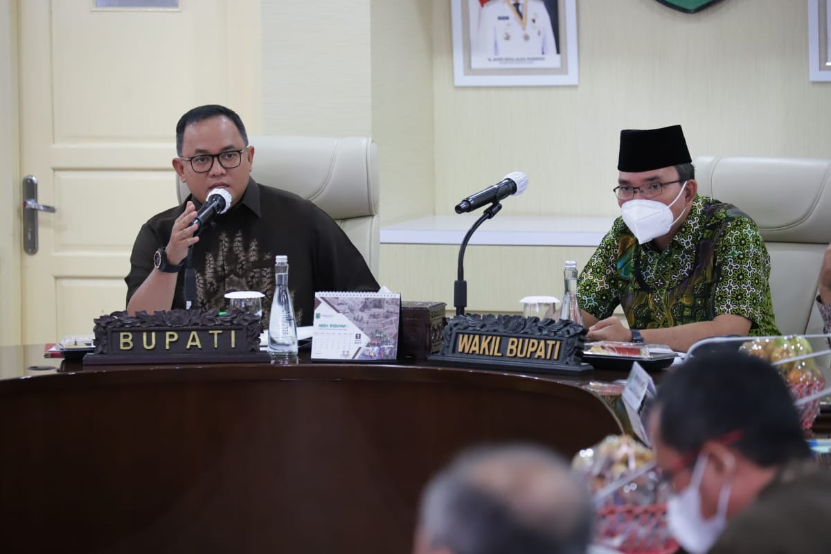  Bupati Musi Banyuasin Dodi Reza Alex Noerdin melakukan rapat terkait persiapan distribusi vaksin Covid-19.
