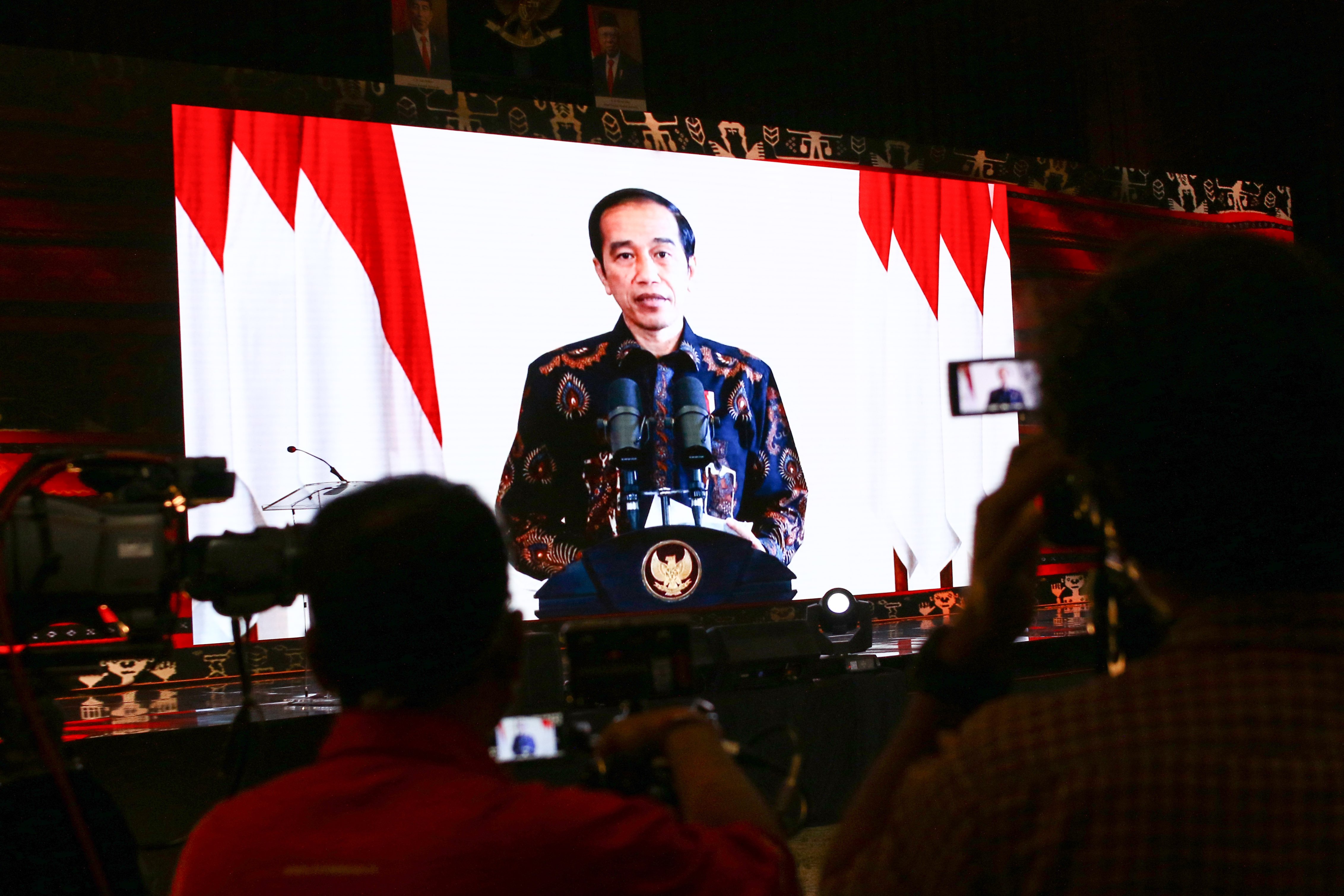 Jokowi: Pengawasan OJK Jangan Masuk Angin, Harus Bertaring