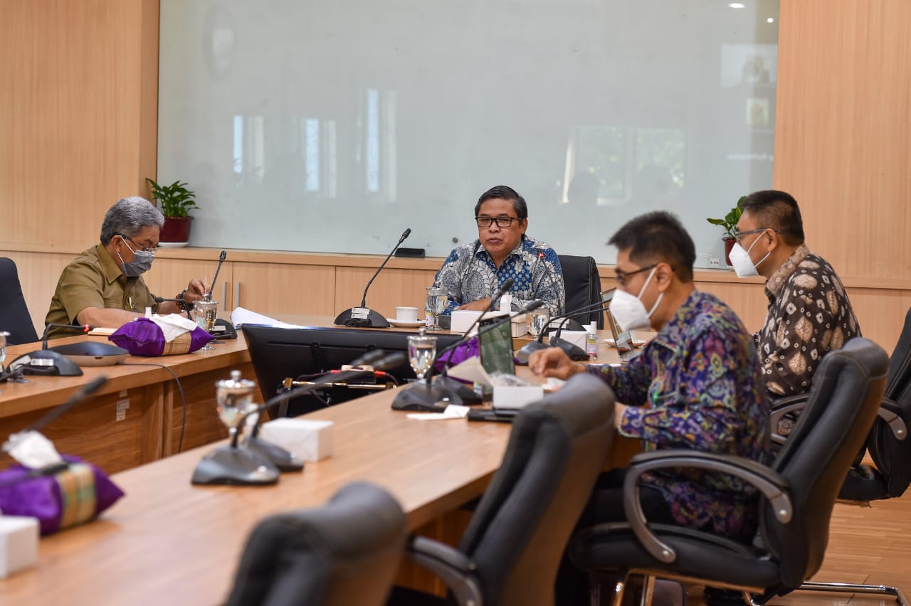 Rapat koordinasi penanganan musibah banjir dan upaya pemulihan lingkungan di Kalimantan Selatan yang dilaksanakan di Jakarta.