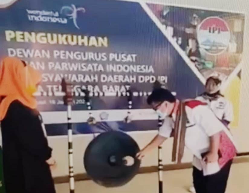 Acara Pengukuhan Pengurus DPP IPI Periode 2020-2025 yang dipimpin Ketua Umum I Gede Susila Wisnawa, di Hotel Bidari, Mataram, NTB.