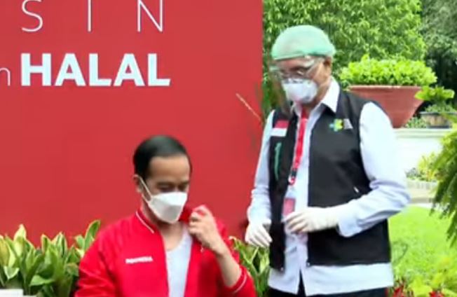 Prof Thalib Lebih Tenang Saat Suntikan Vaksin Kedua ke Jokowi