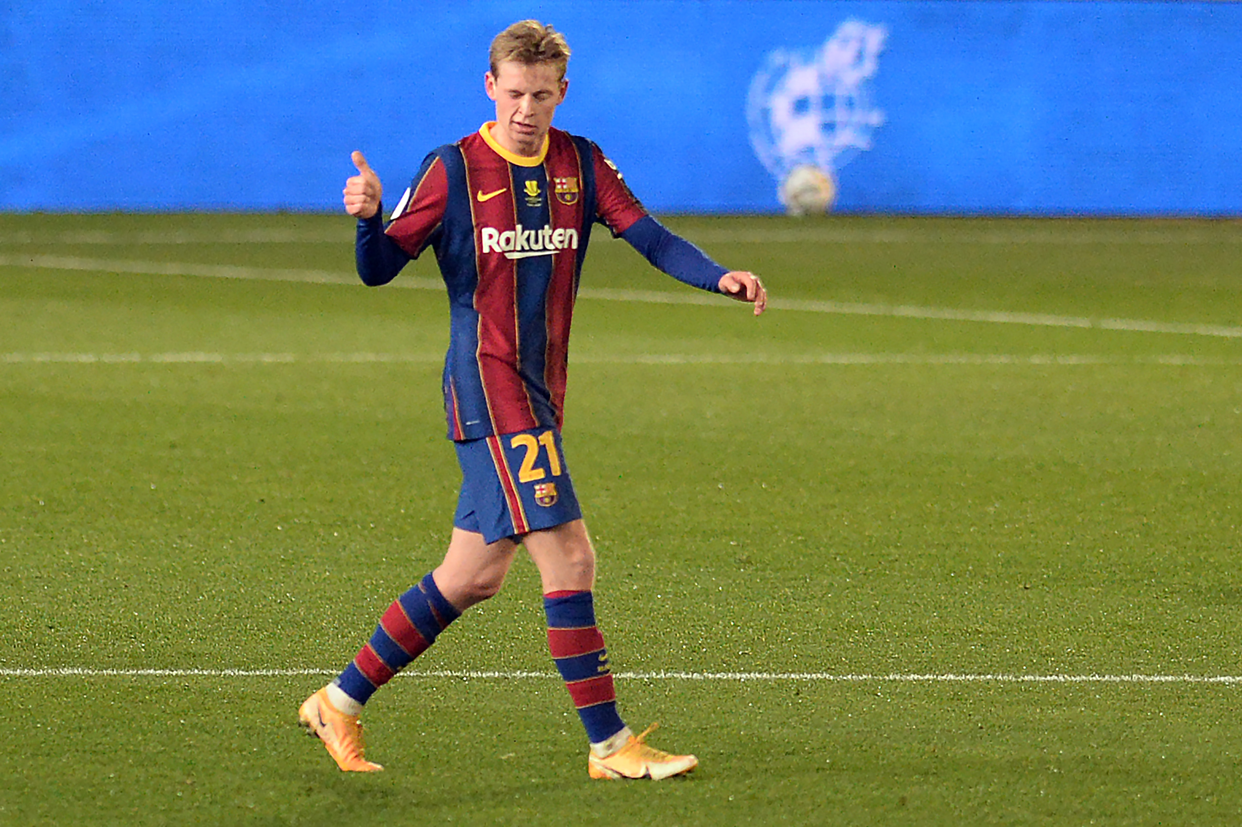 Gelandang Frenkie De Jong mendapat pujian dari pelatih Barcelona, Ronald Koeman.