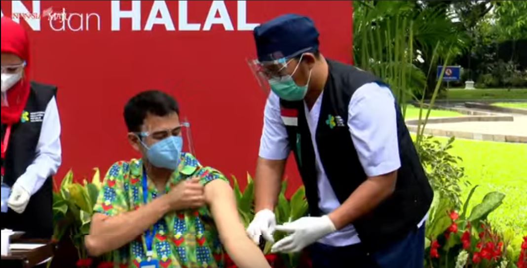 Raffi Ahmad akan menerima suntikan vaksin covid-19 dosis kedua di Istana Merdeka, Rabu (27/1).