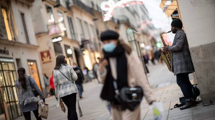 Cegah Penyebaran Varian Covid-19, Prancis Perketat Jam Malam