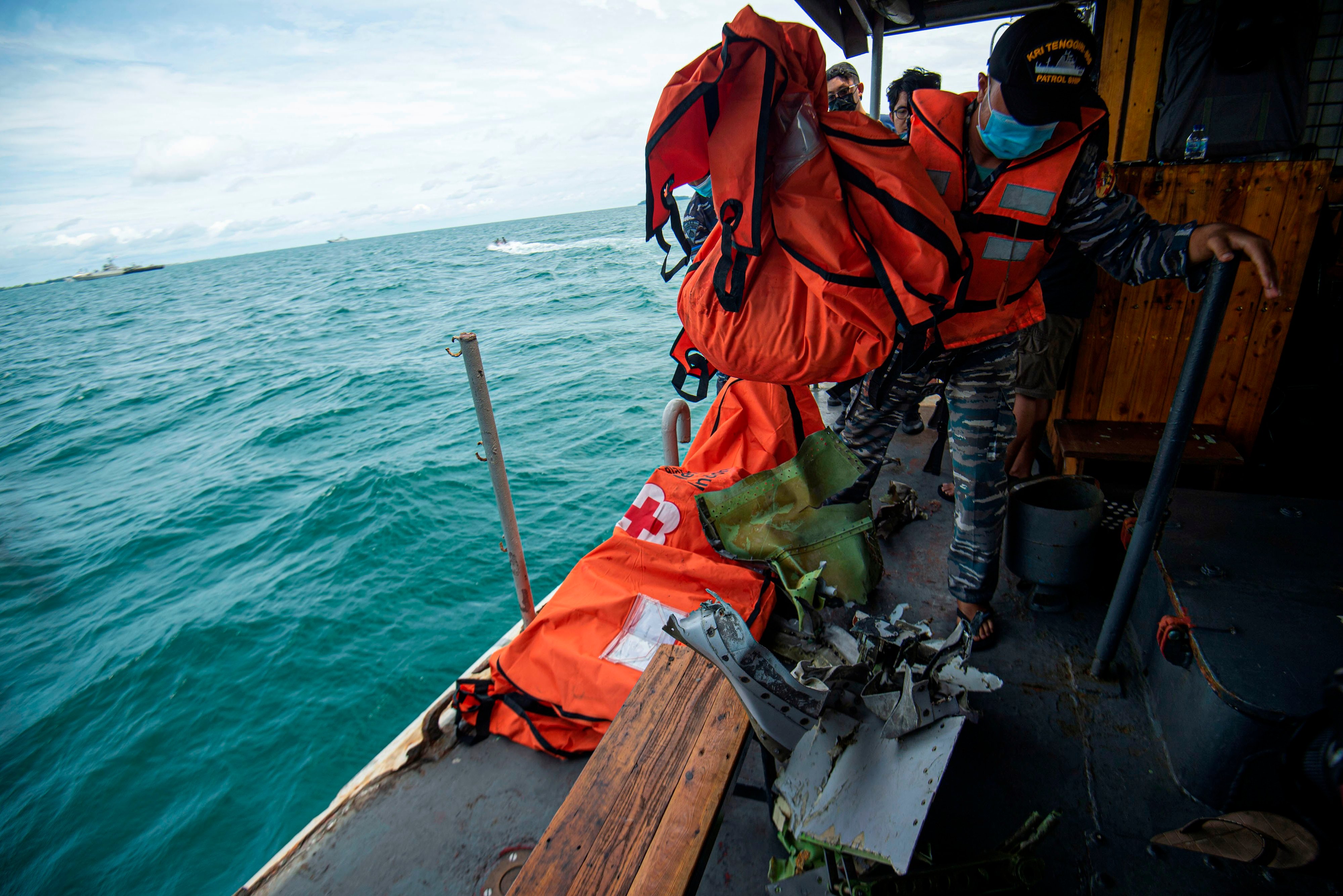 Kini Tinggal Mencari Perekam Suara Kokpit Pesawat SJ 182