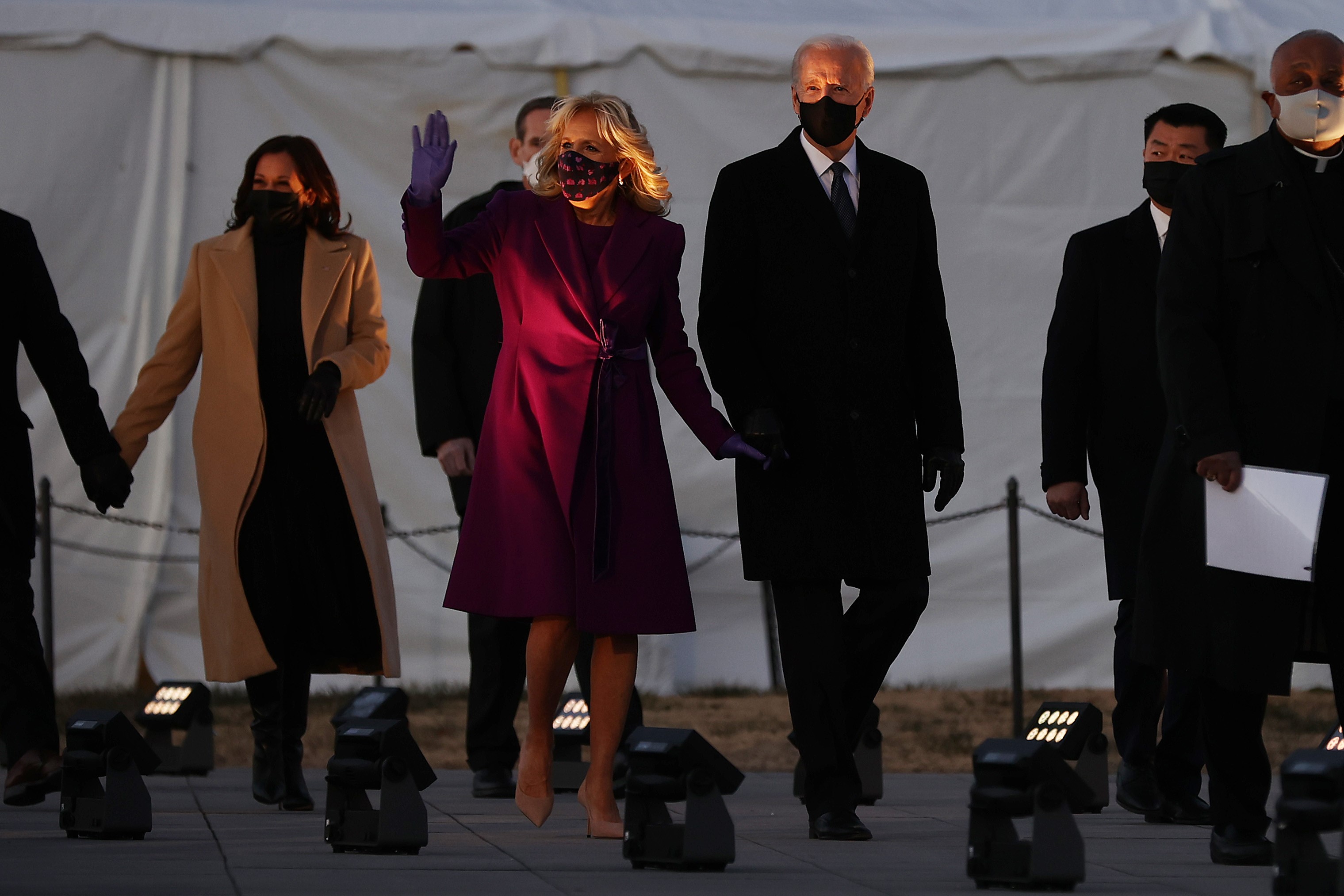 Biden Gelar Upacara Penghormatan Bagi Korban Covid-19