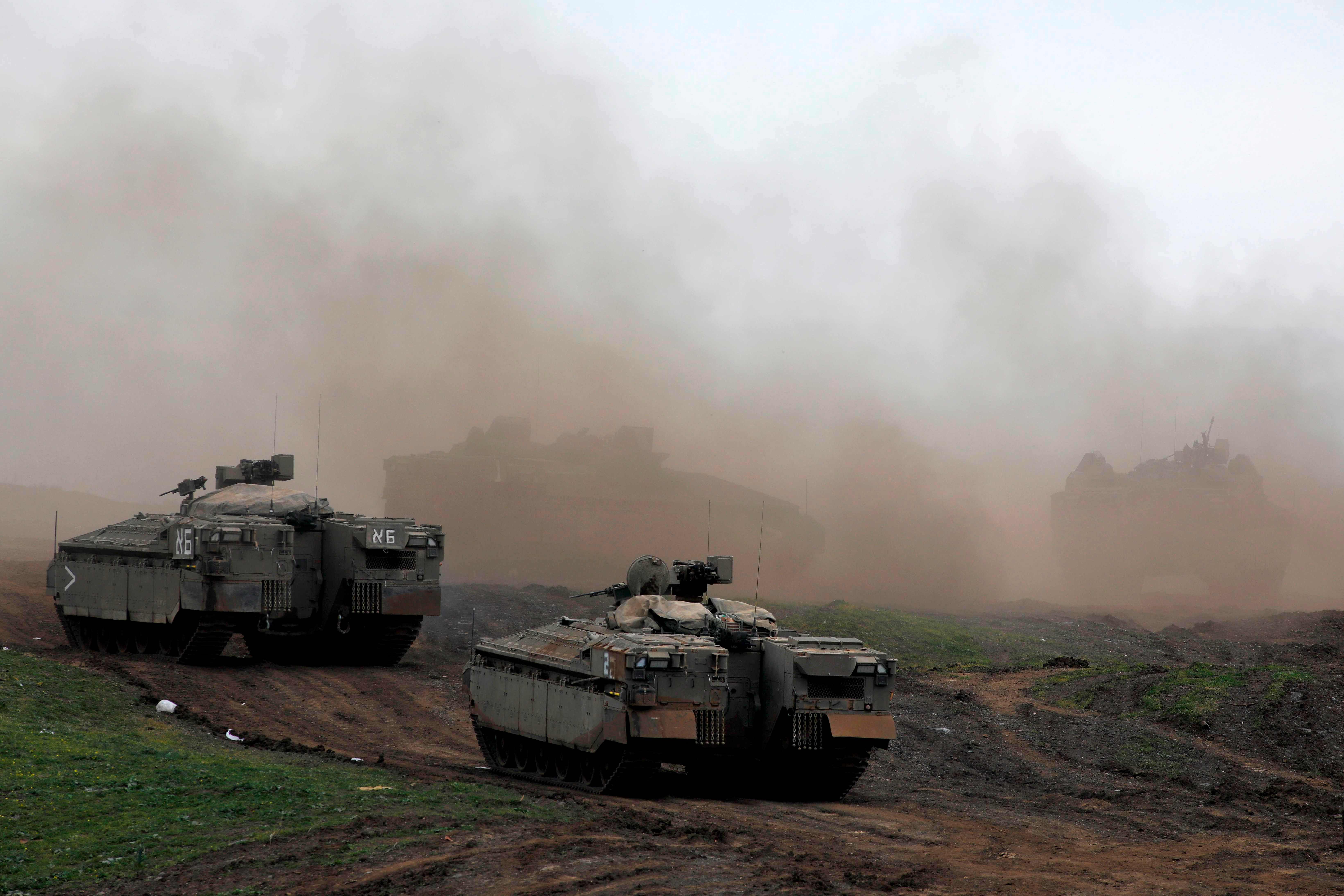Pasukan Israel digambarkan selama latihan militer di Dataran Tinggi Golan yang dicaplok Israel pada Rabu (13/1).