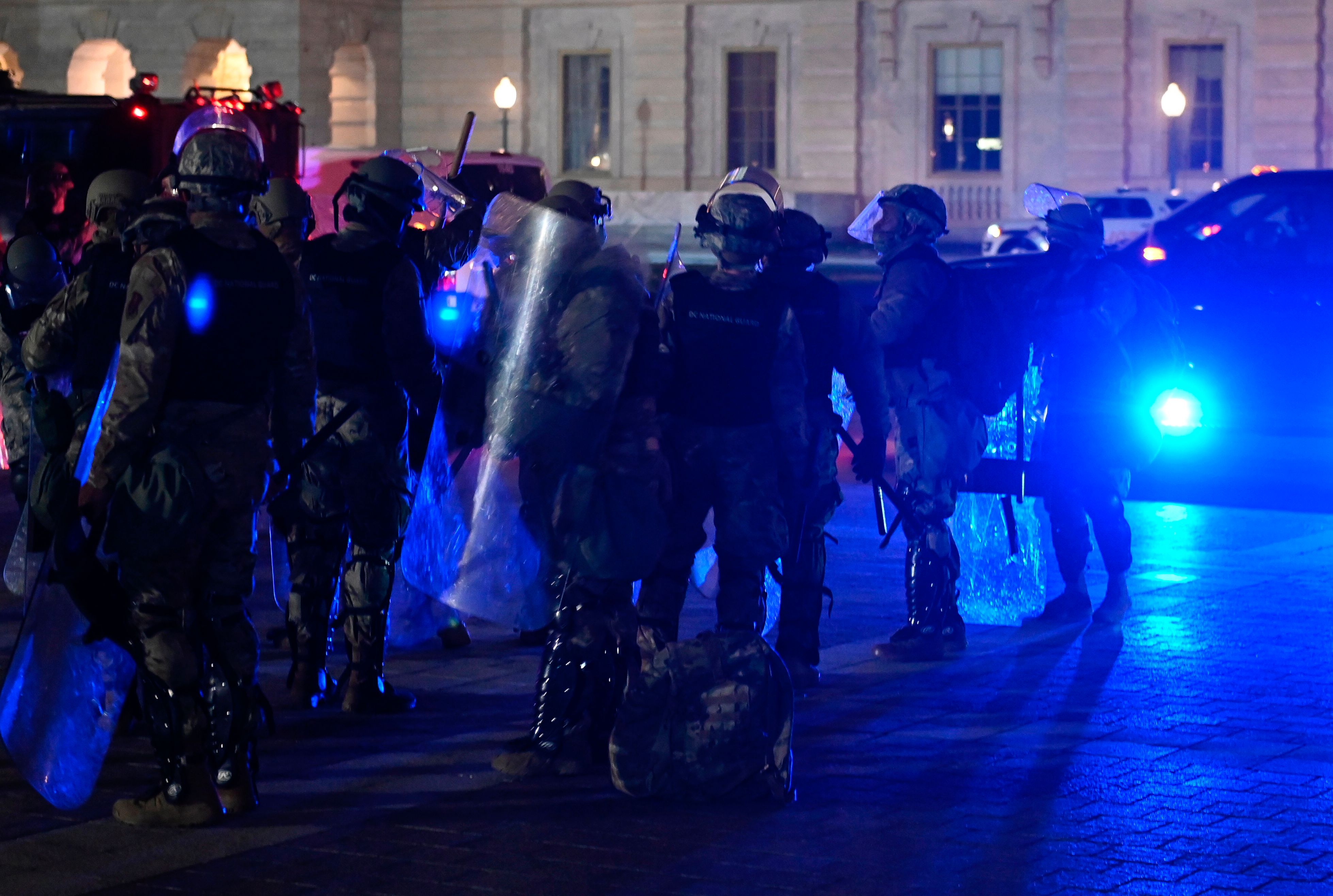 Garda Nasional Diaktifkan untuk Redakan Kerusuhan di Capitol