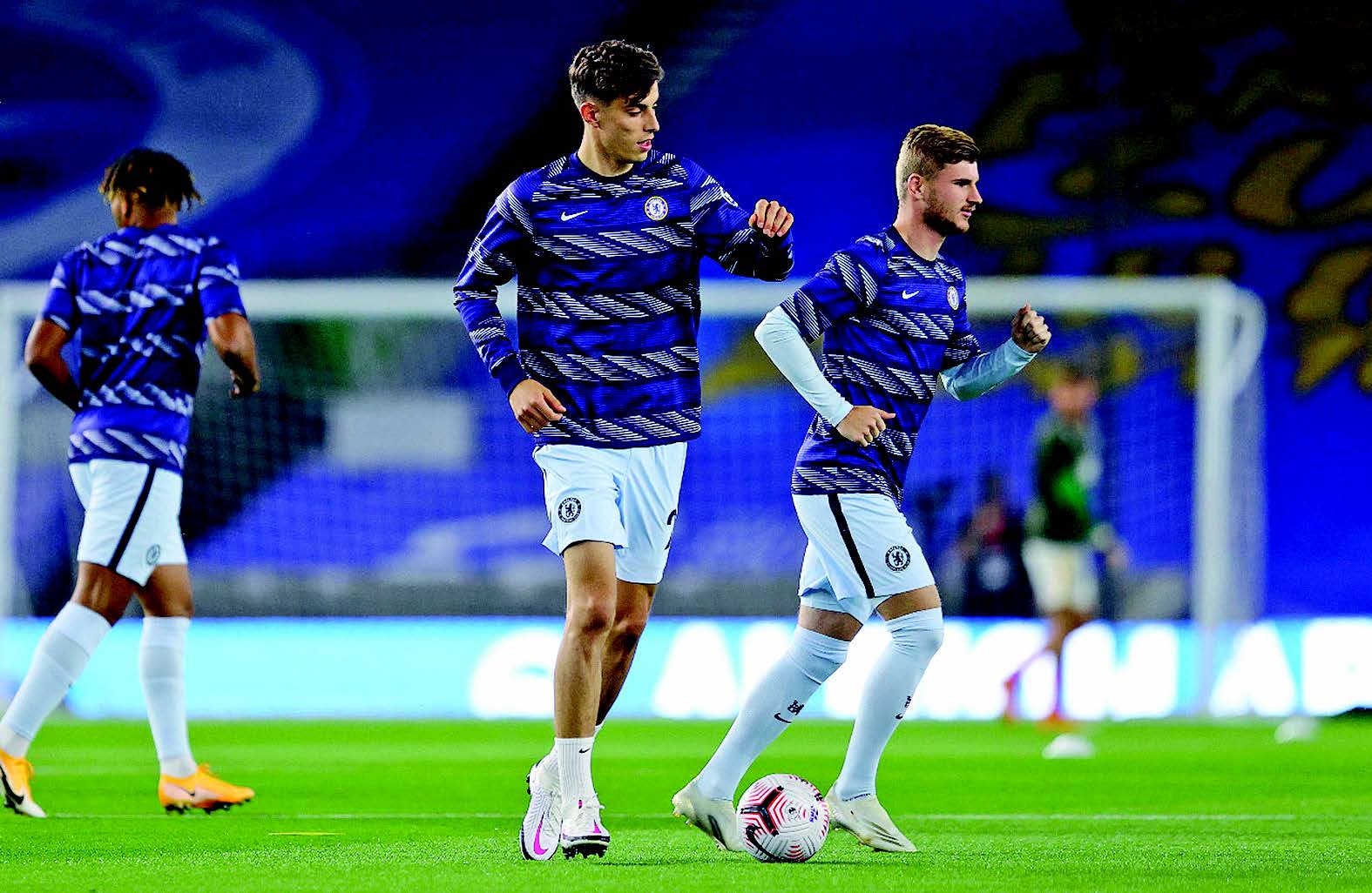 BANGGA: Dua pemain Chelsea asal Jerman, gelandang Kai Havertz (tengah) dan striker Timo Werner (kanan) bangga bisa merumput di Liga Inggris.