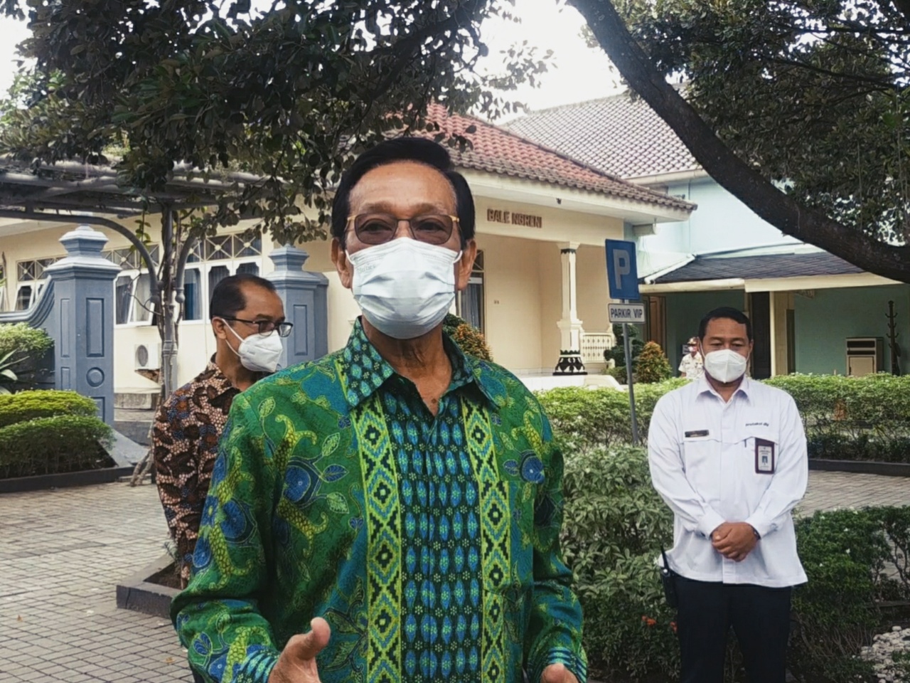 Gubernur DIY Sri Sultan HB X