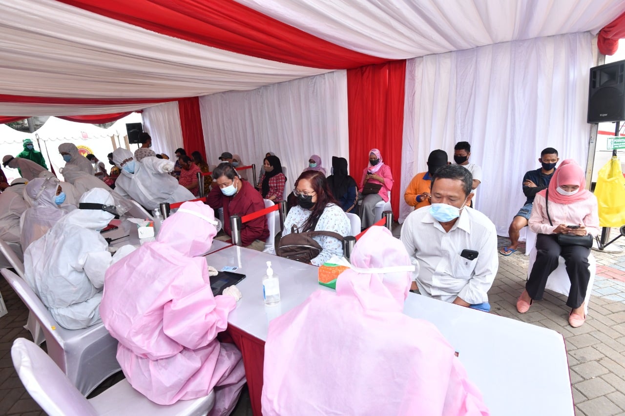 BIN menggelar tes usap di Kecamatan Makasar