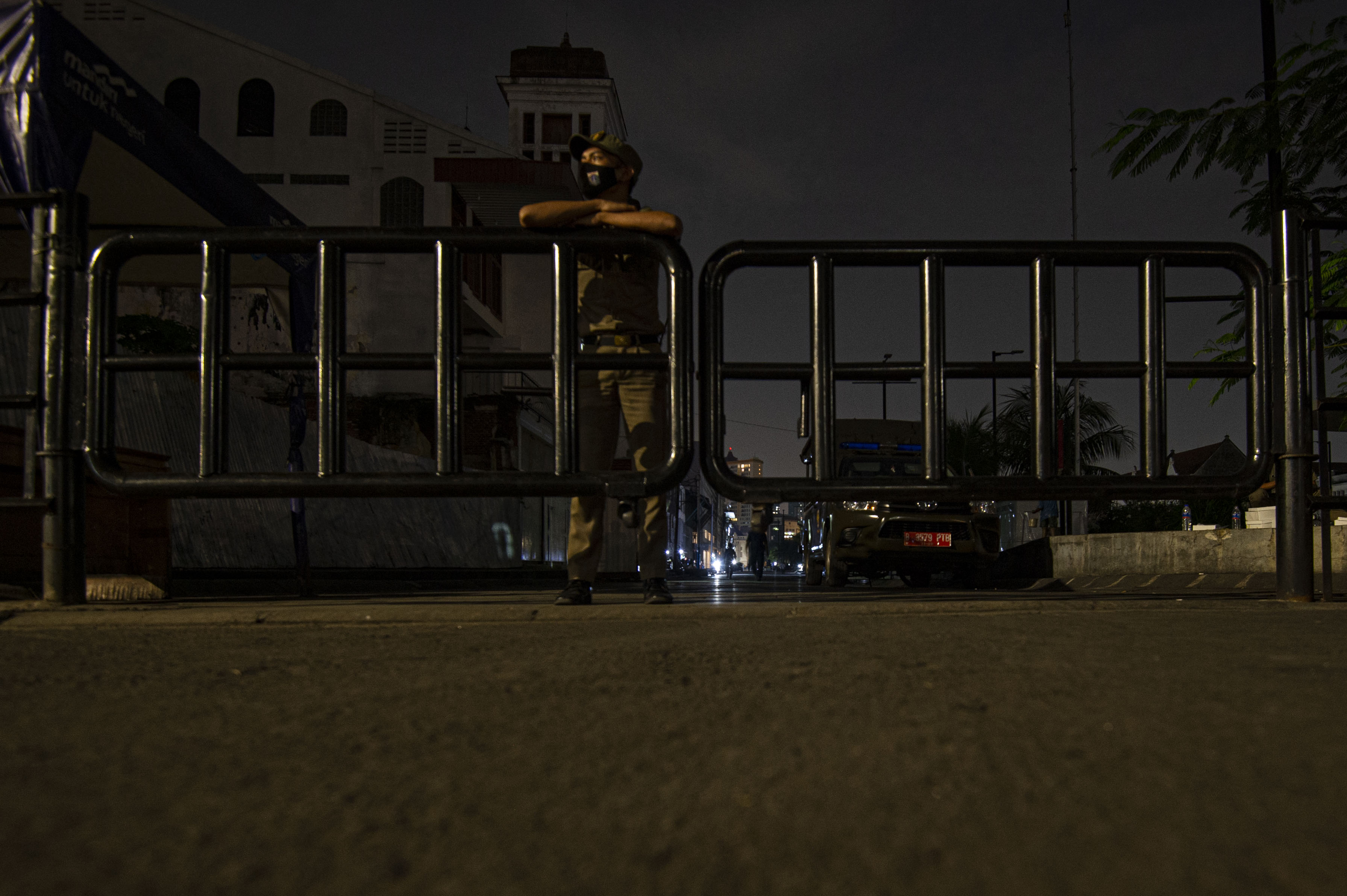 Anies Minta Satgas RT/RW Lebih Maksimal Cegah Penyebaran Covid-19