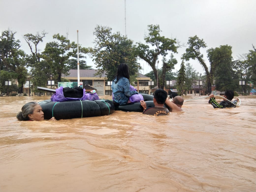 Banyak Warga Terjebak Banjir Belum Dievakuasi