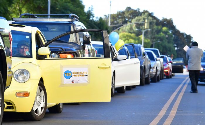 Karavan imigran dalam aksi protes di wilayah California, AS. 