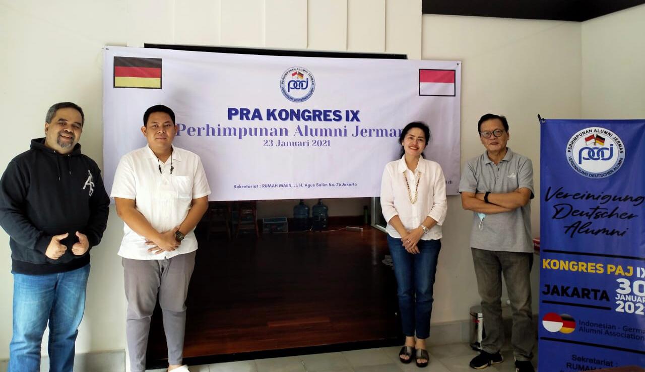 Kiri-kanan: Panitia Kongres ke-9 PAJ, Aldrin Situmeang, Achmad Buchori, Happy Hutagalung, dan Odjak Silalahi.