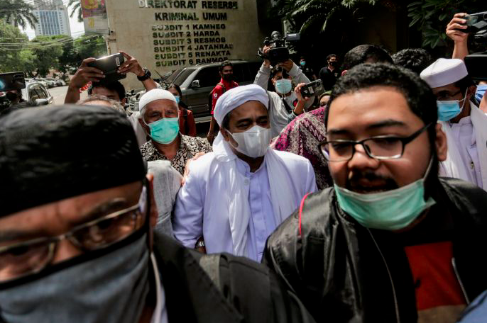 Rizieq Shihab saat tiba di Polda Metro Jaya, Sabtu (12/12) 