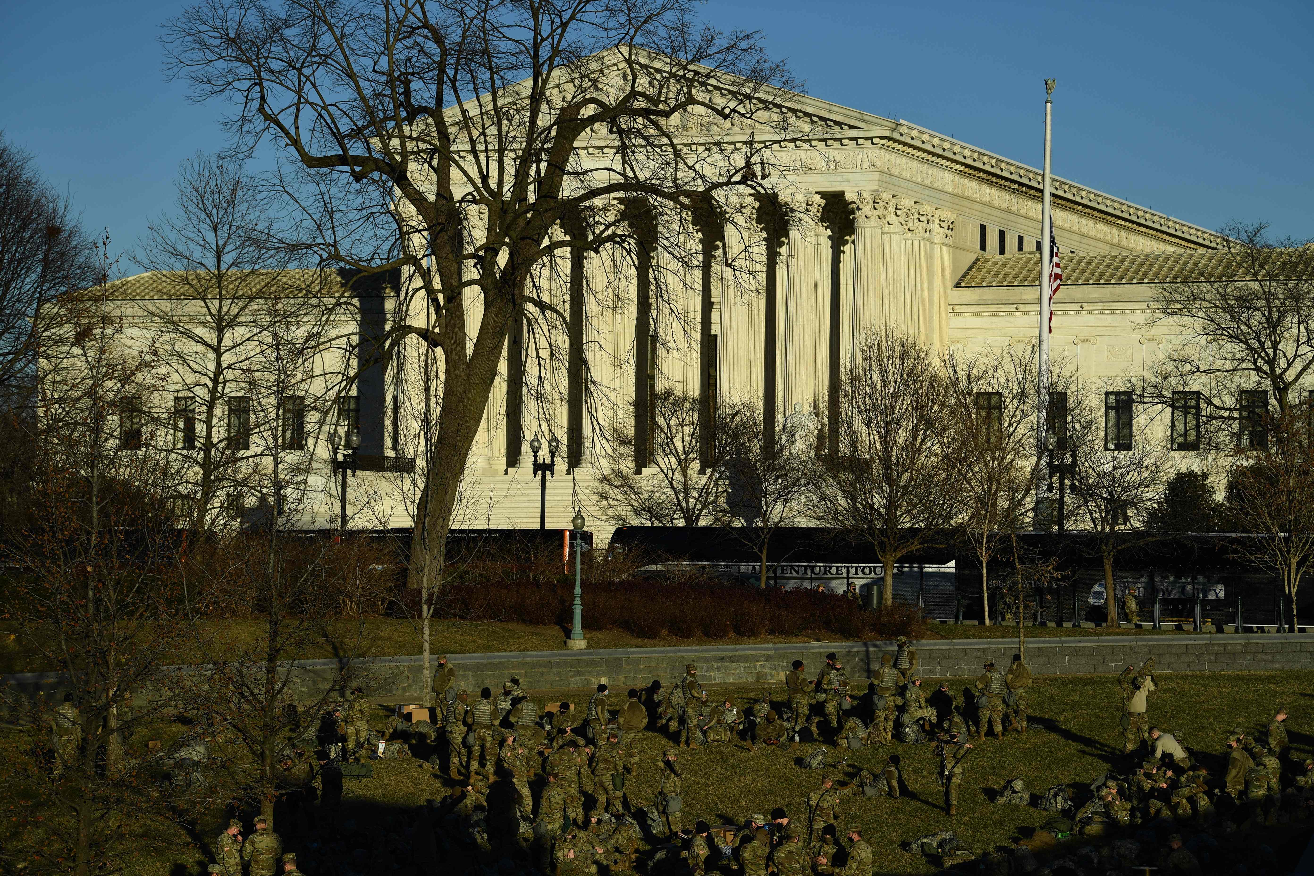 Jelang Biden Dilantik, Mahmakah Agung AS Diancam Diledakkan 