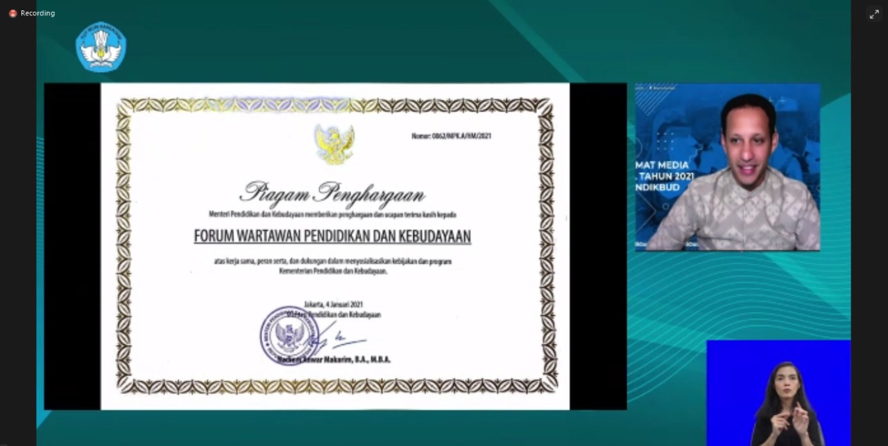 Piagam penghargaan untuk Fortadikbud