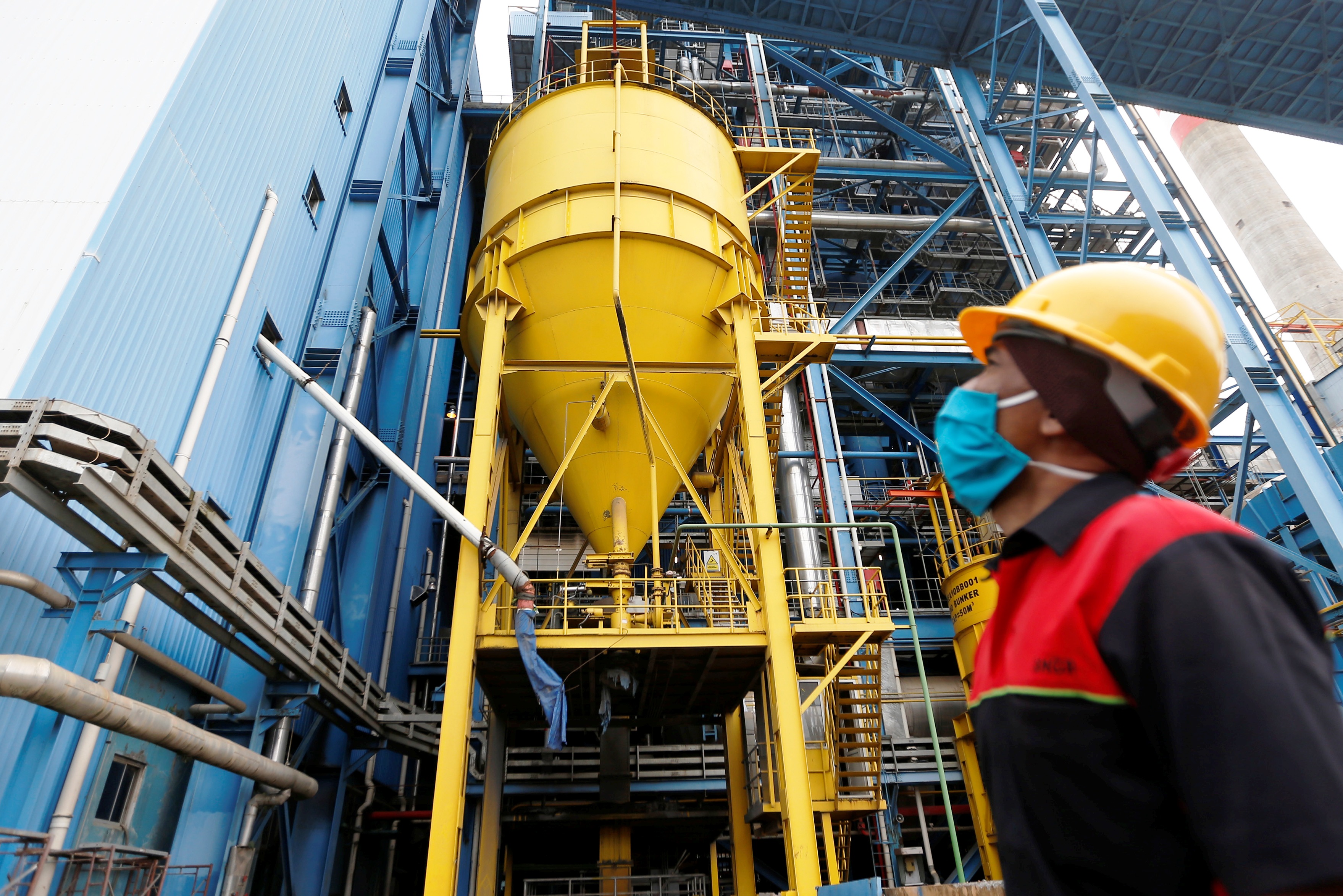 Pinjamkan Genset ke Perta Arun, PLN Pulihkan Kelistrikan Sumut