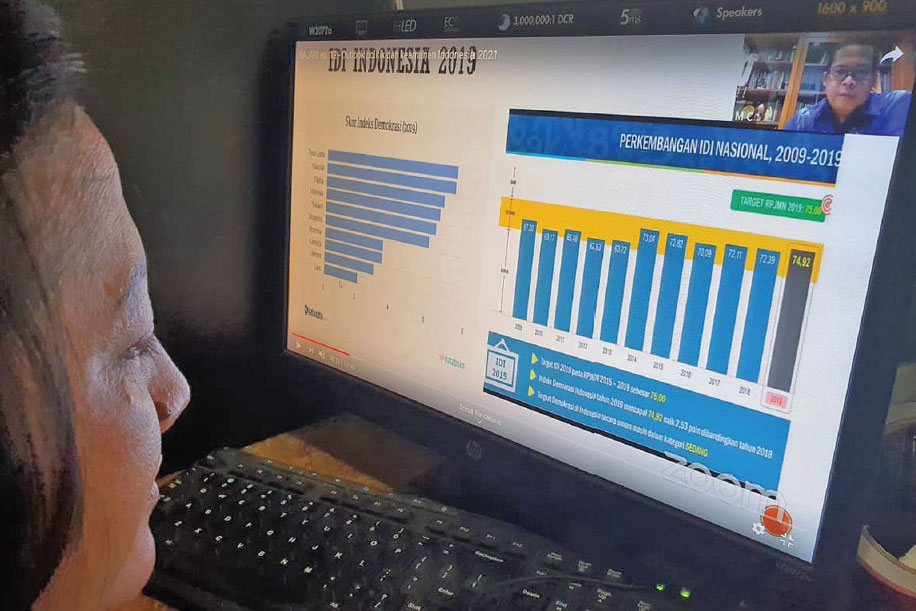 Guru Besar Unpad Bidang Ilmu Keamanan Dalam Negeri, Prof Muradi, memberikan penjelasan dalam diskusi virtual bertajuk Politik dan Keamanan