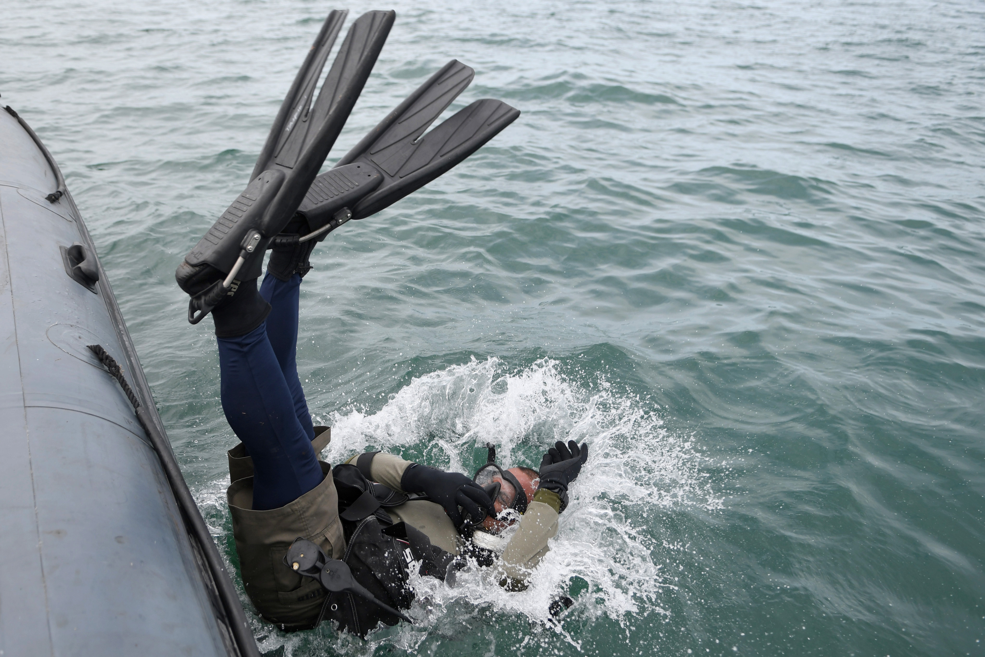 BPBD Provinsi Babel mengirim lima penyelam terbaiknya membantu pencarian Sriwijaya Air di perairan Kepulauan Seribu, Minggu (10/1)