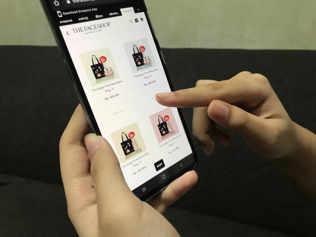 Ilustrasi katalog belanja via online.