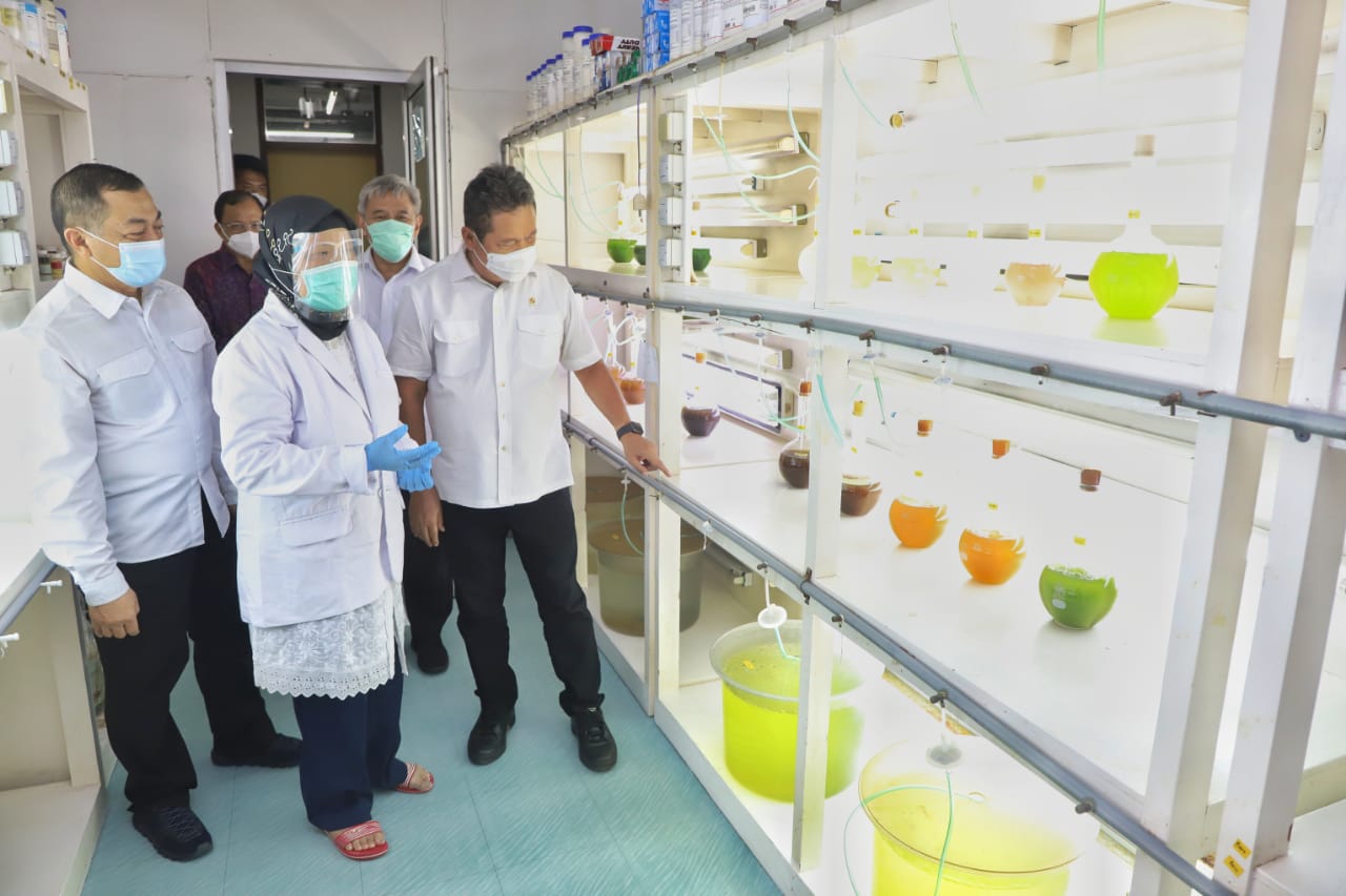 Menteri Kelautan dan Perikanan Wahyu Sakti Trenggono mengunjungi Balai Besar Riset Budidaya Laut dan Penyuluhan Perikanan Buleleng.