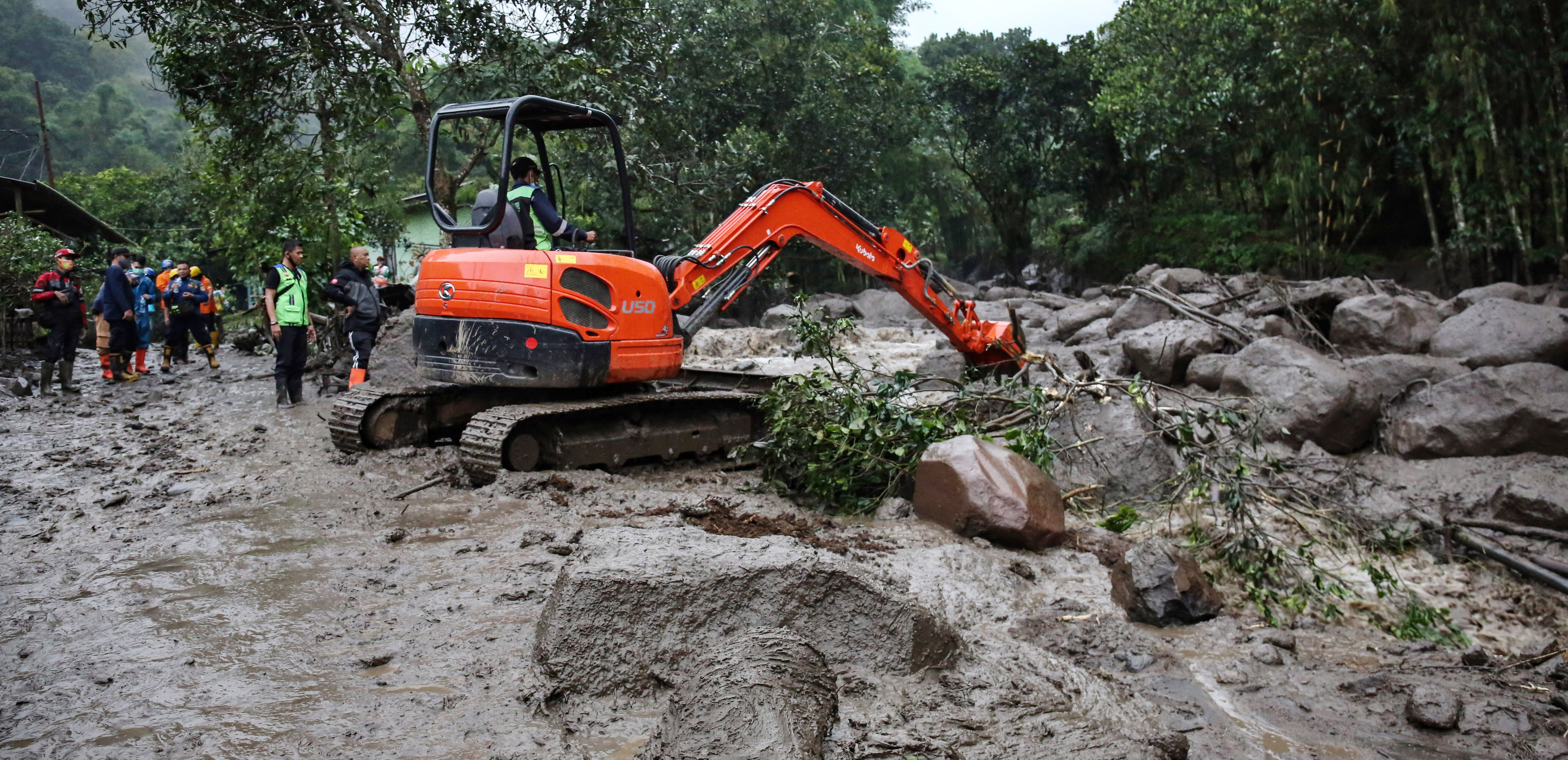 Dampak banjir bandang di kawasan Puncak, Bogo, Jawa Barat