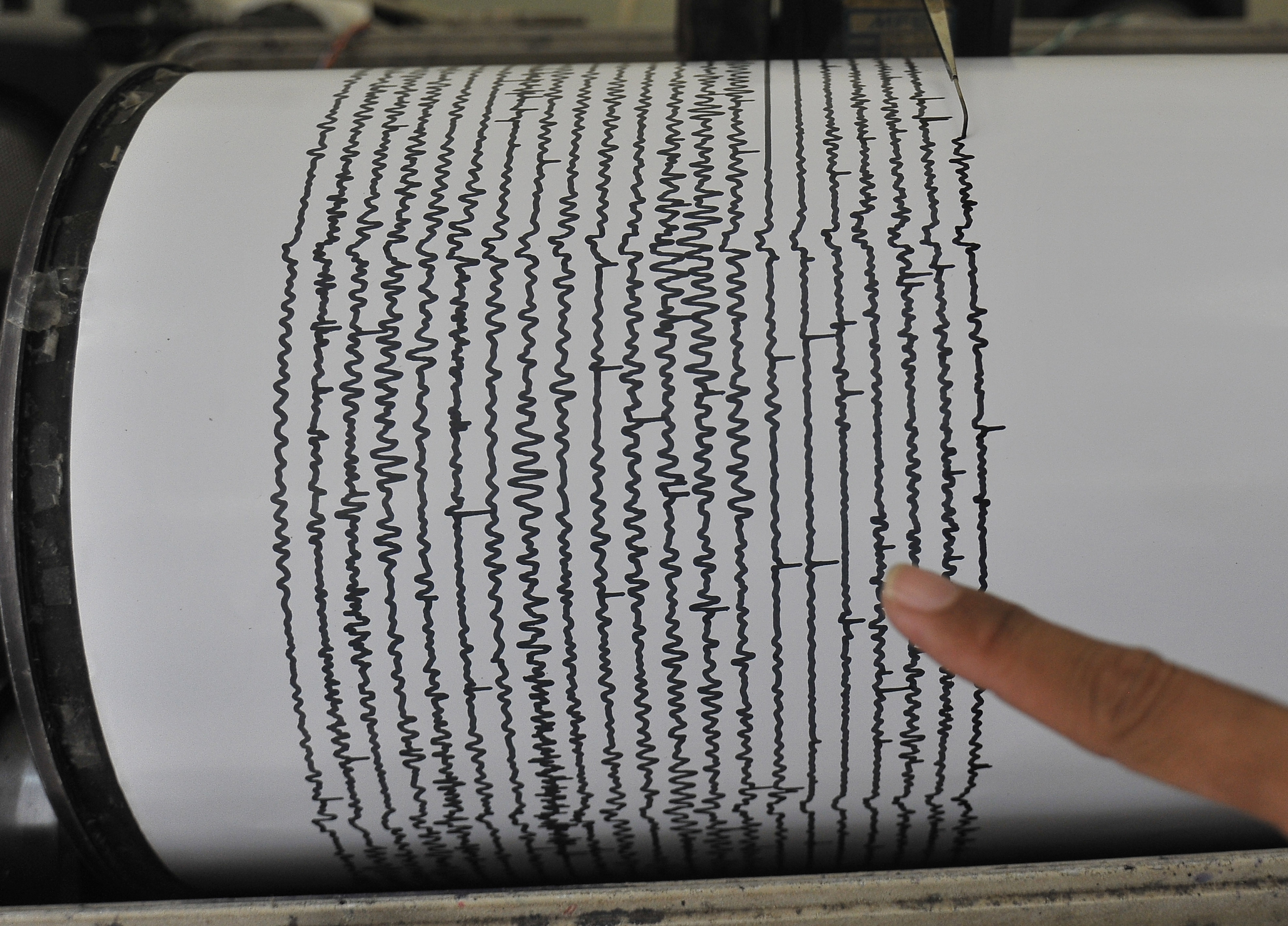 Sensor Gempa BMKG Rekam Anomali Seismik Saat Muncul Suara Gemuruh 