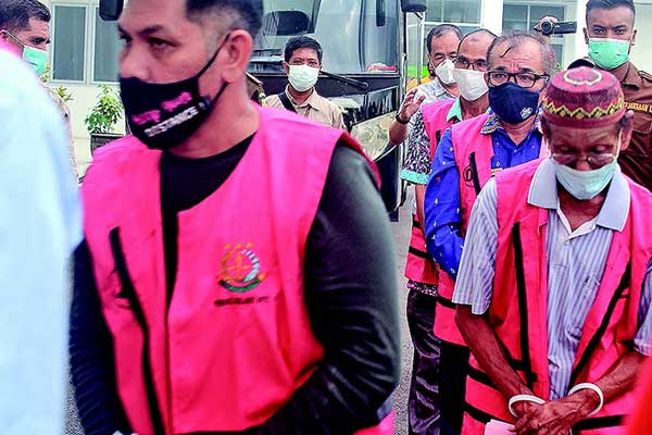 Penjualan Tanah Negara Bupati Agustinus Tersangka