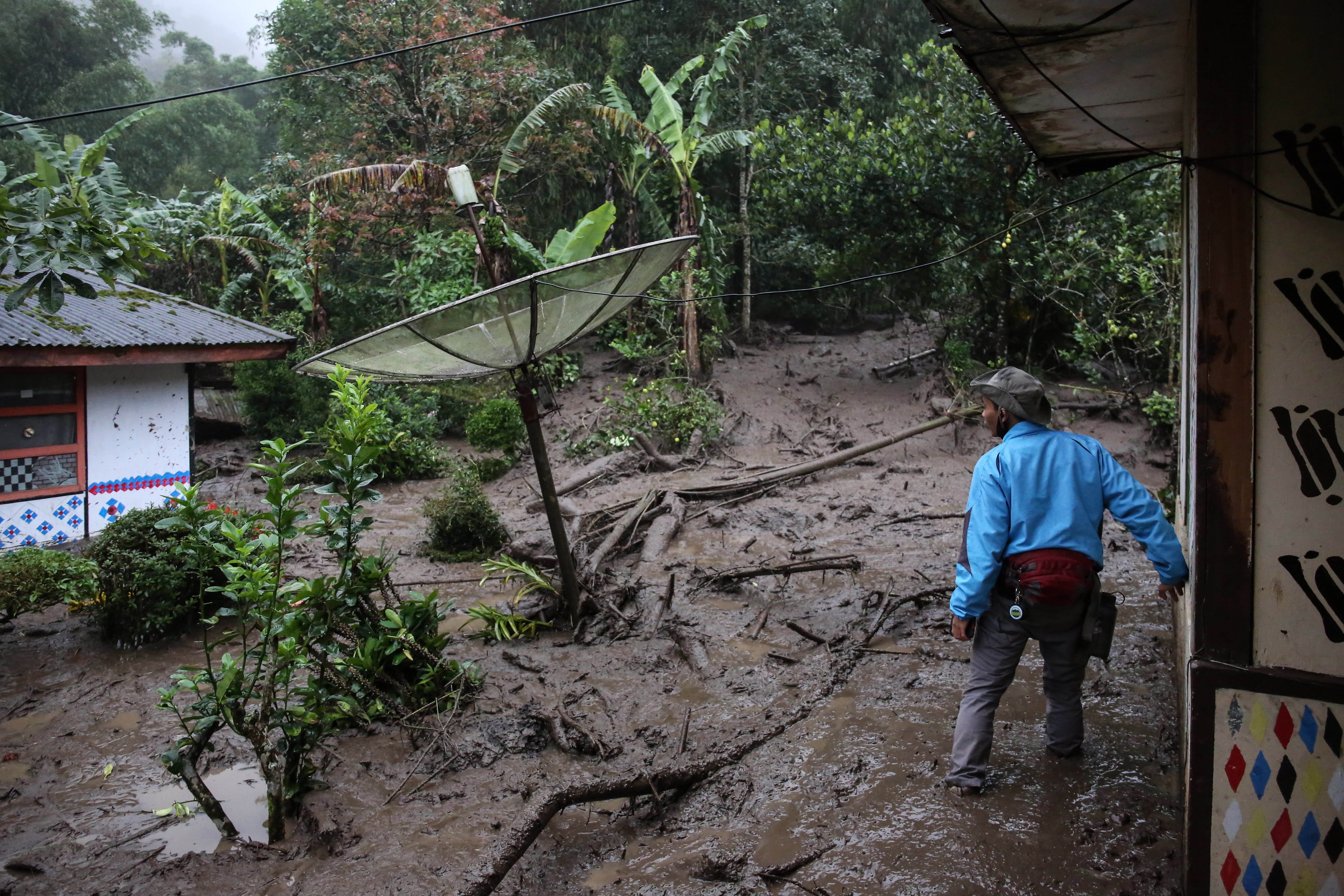 Dampak banjir bandang di Cisarua, Selasa (19/1).