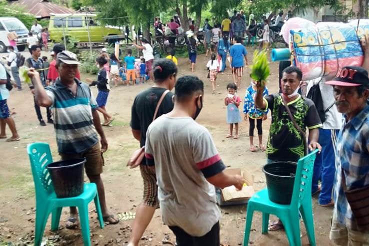 Ritual Keru Baki sambut warga dari pengungsian.