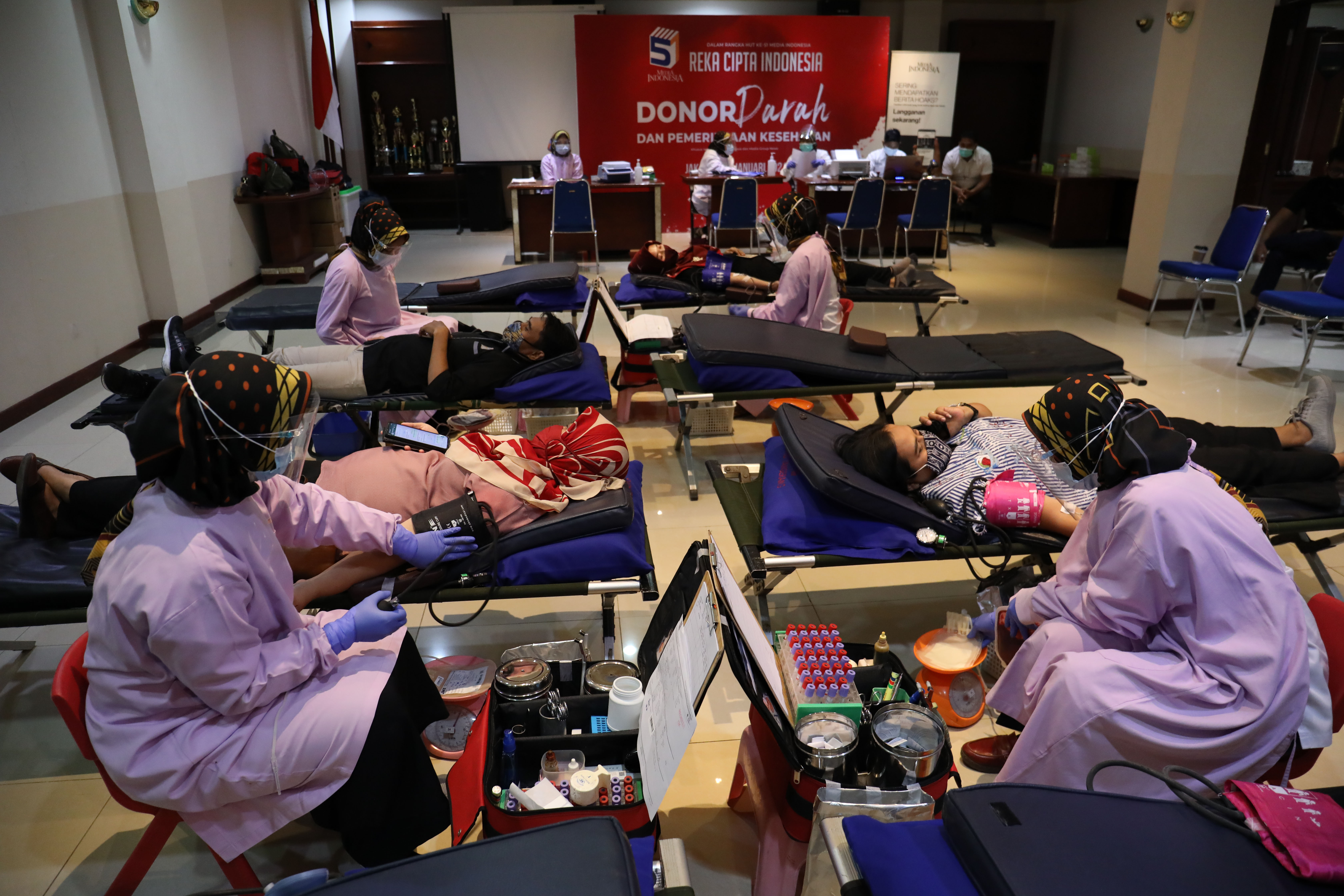 Ratusan Karyawan MI Donorkan Darah Peduli Covid-19