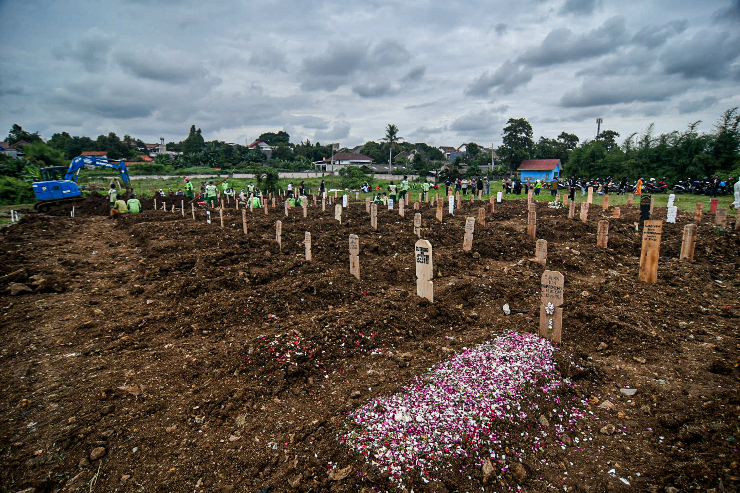 Lahan pemakan baru khusus jenazah covid-19 di TPU Srengseng Sawah, Jakarta.