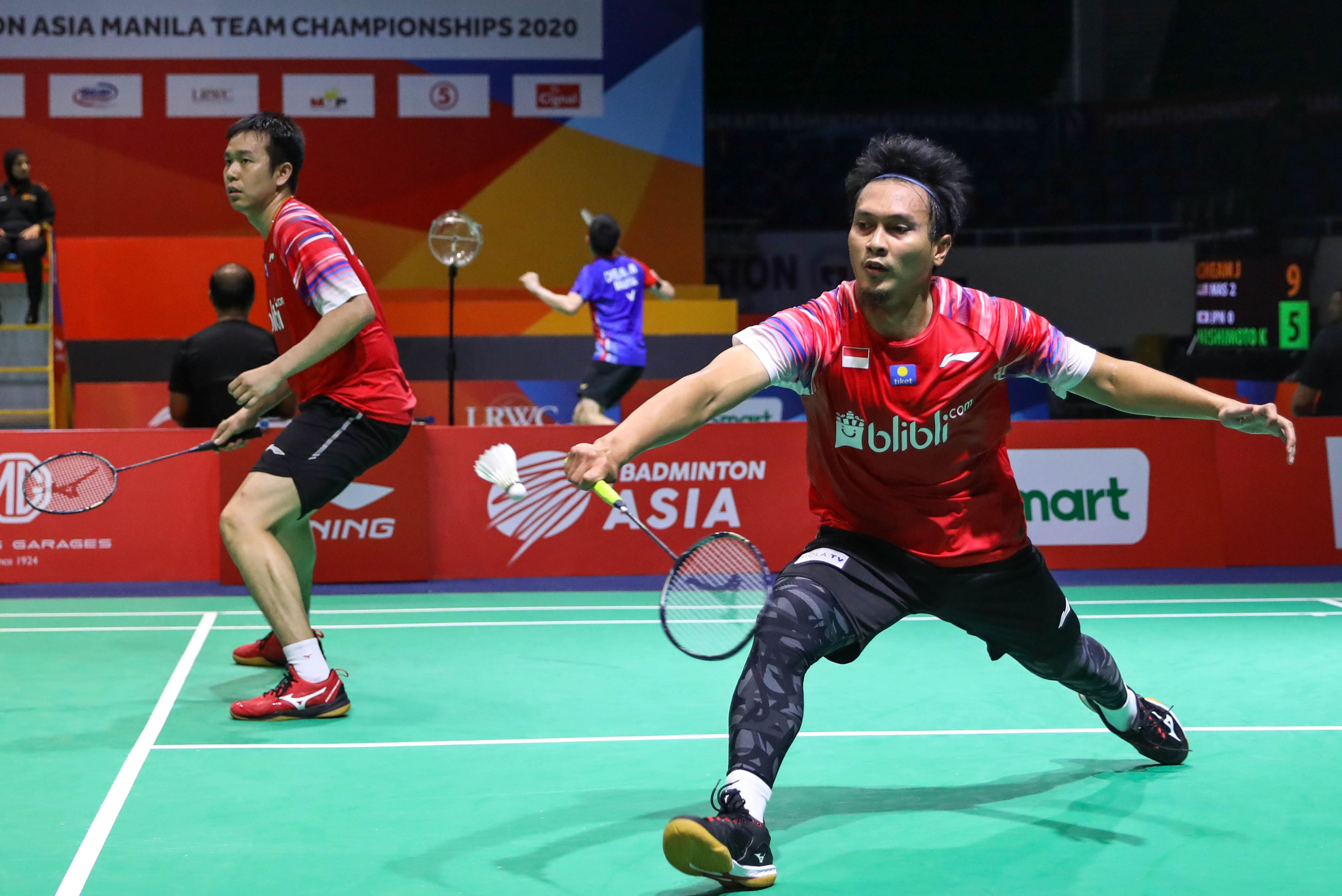 Pebulu tangkis ganda putra Indonesia Mohammad Ahsan (kanan) dan rekannya Hendra Setiawan.