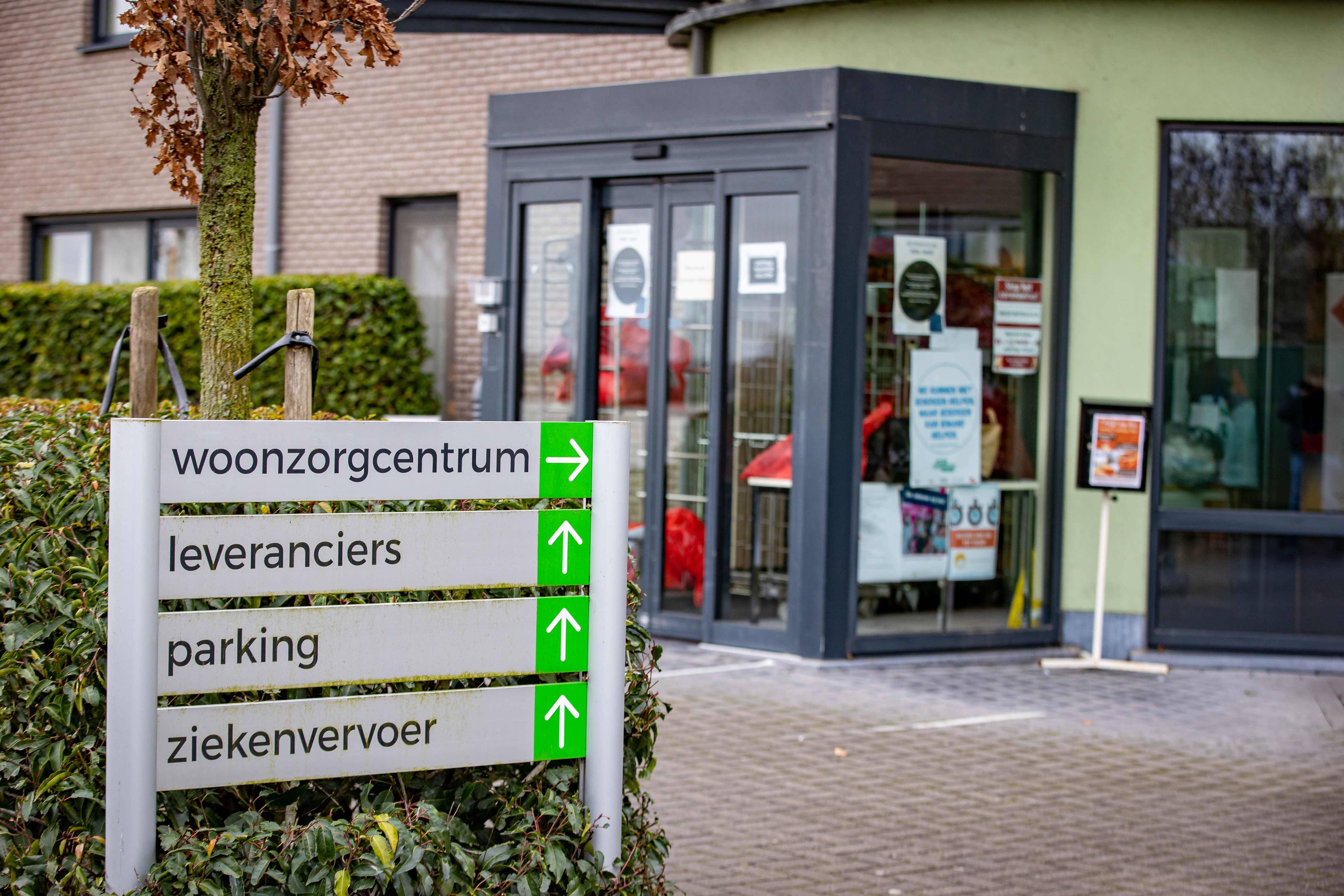 Akses masuk ke Panti Jompo De Groene Verte di Houthulst, Belgia.