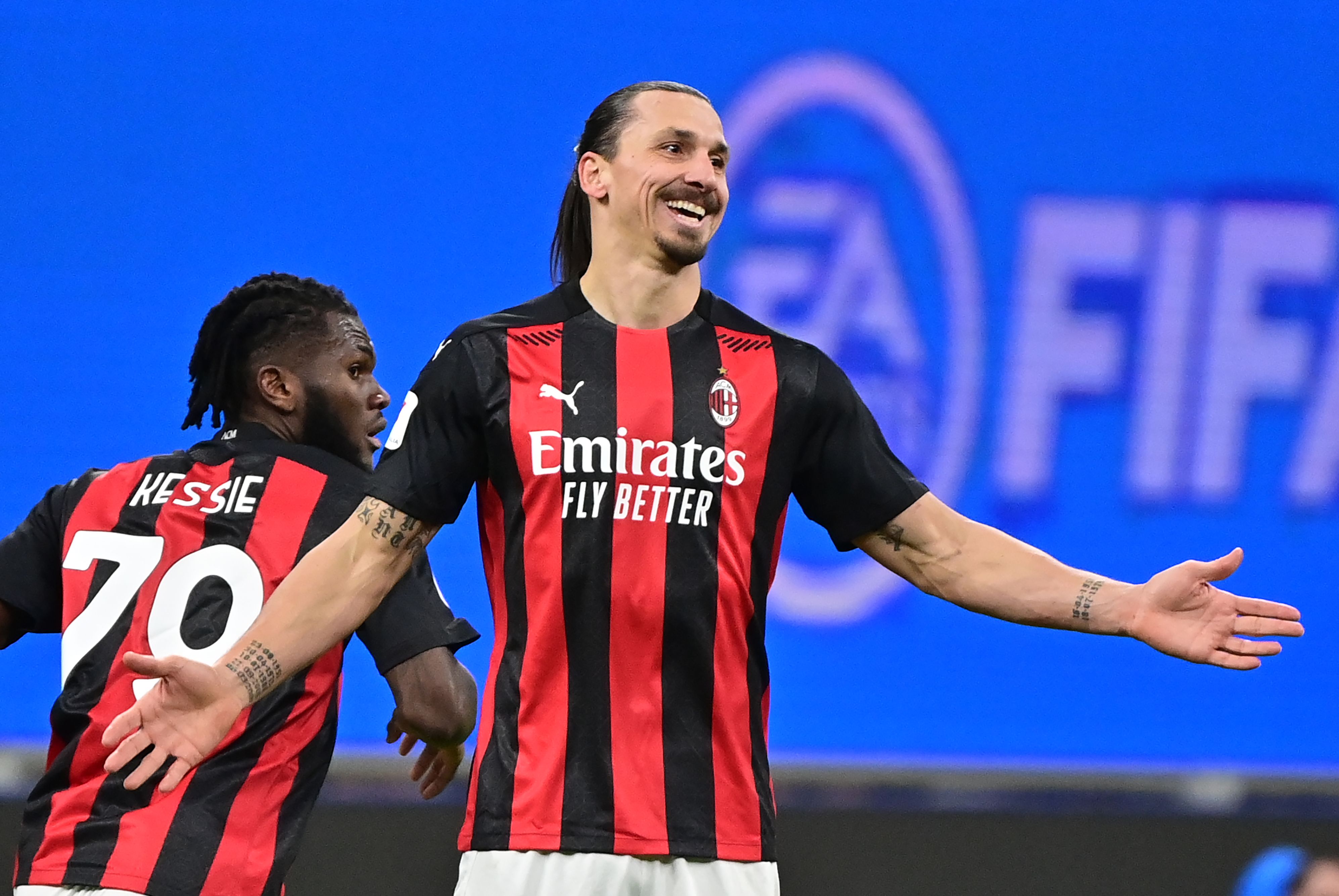 Penyerang AC Milan Zlatan Ibrahimovic bereaksi usai mencapat kartu merah dalam laga Coppa Italia melawan Inter Milan.