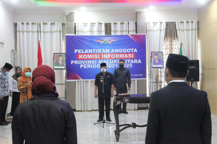  Gubernur melantik 5 komisioner Komisi Informasi Provinsi Maluku Utara.
